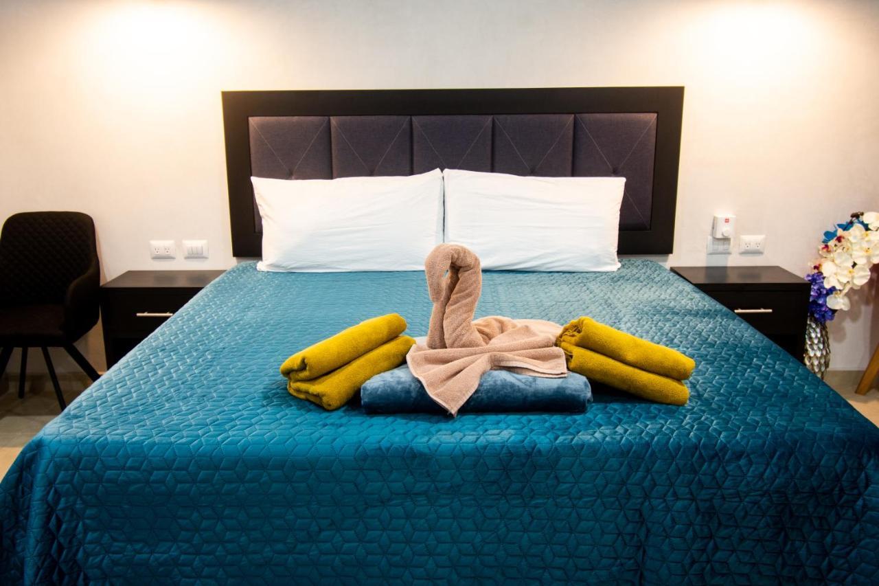 Hotel Casa Tortuga Tulum - Cenotes Park Inclusive Экстерьер фото A bed with a towel swan
