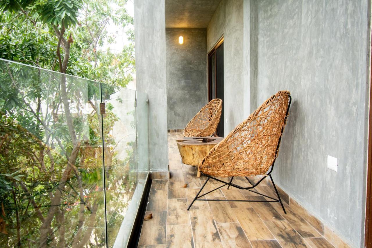 Hotel Casa Tortuga Tulum - Cenotes Park Inclusive Экстерьер фото A view of the balcony of the hotel