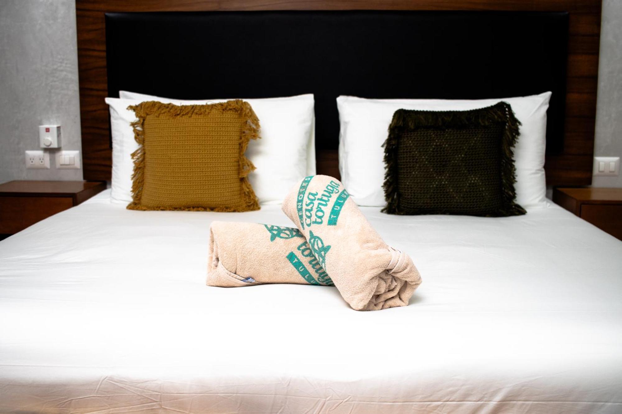 Hotel Casa Tortuga Tulum - Cenotes Park Inclusive Экстерьер фото A bed with a folded blanket