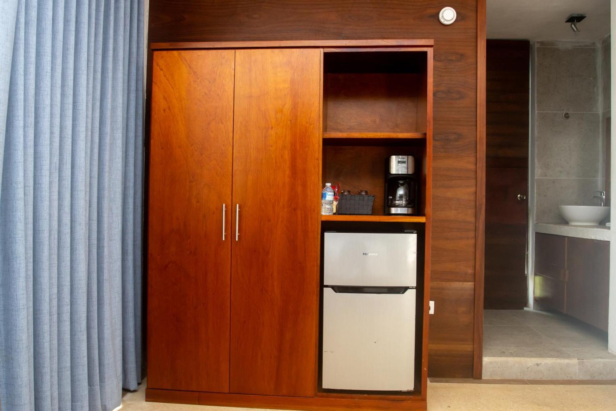 Hotel Casa Tortuga Tulum - Cenotes Park Inclusive Экстерьер фото A hotel room with a mini-refrigerator